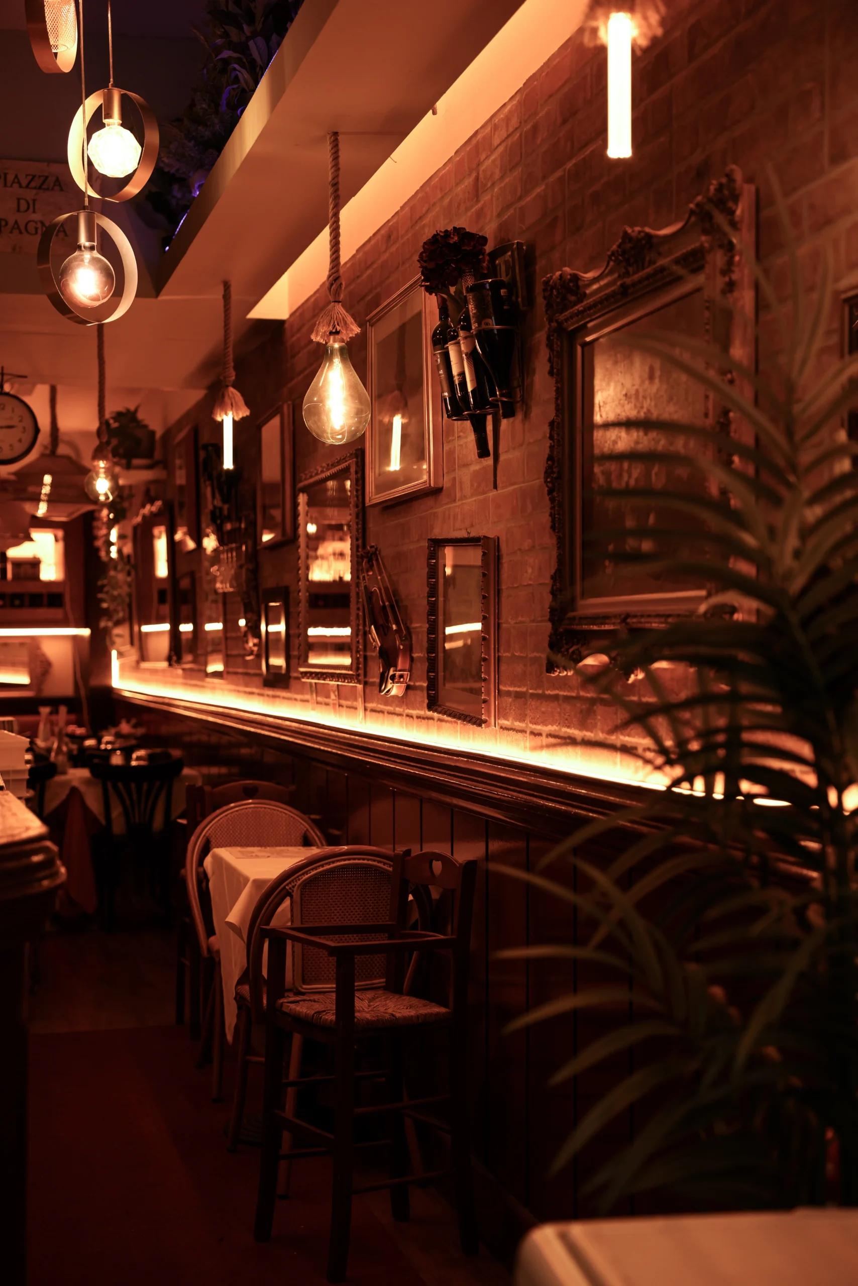 interno-luci-calde-osteria-della-vite-roma