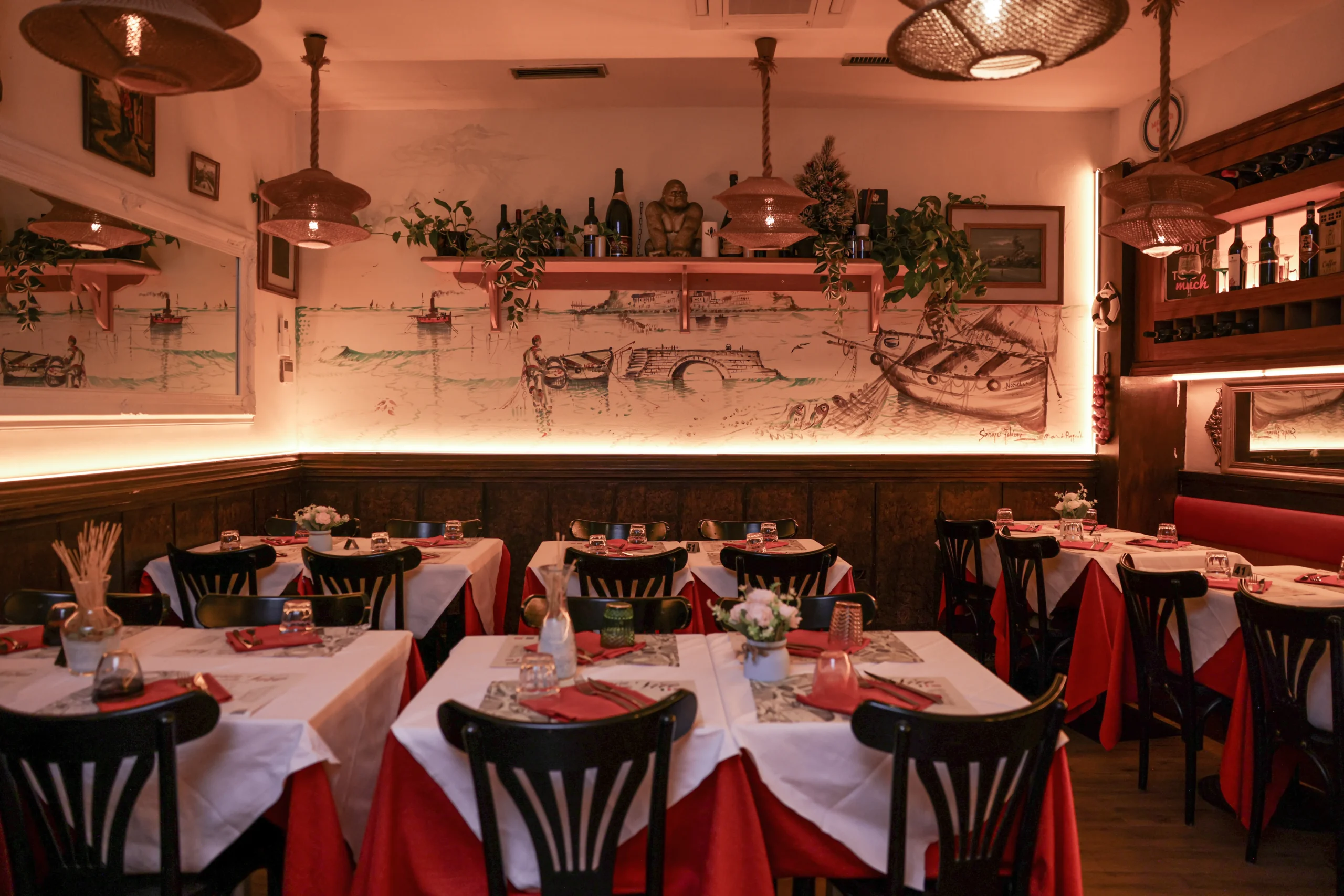 sala-con-tavoli-apparecchiati-osteria-della-vite